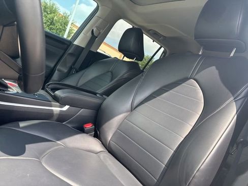 Used 2023 Toyota Highlander XLE image 9