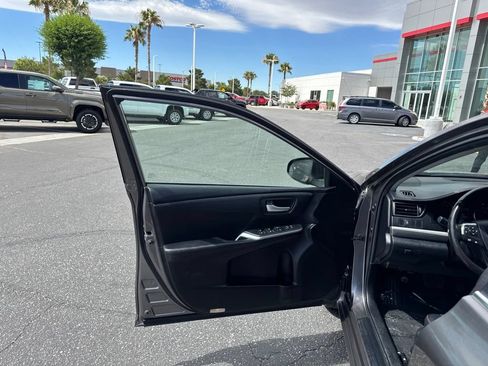 Used 2015 Toyota Camry SE FWD image 12