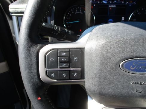 Used 2024 Ford Expedition XLT image 19