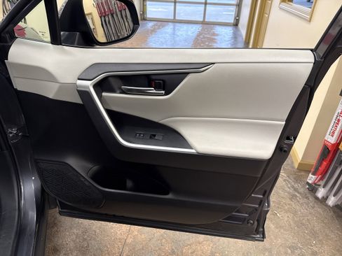 Used 2022 Toyota RAV4 XLE w/ Convenience Package image 16