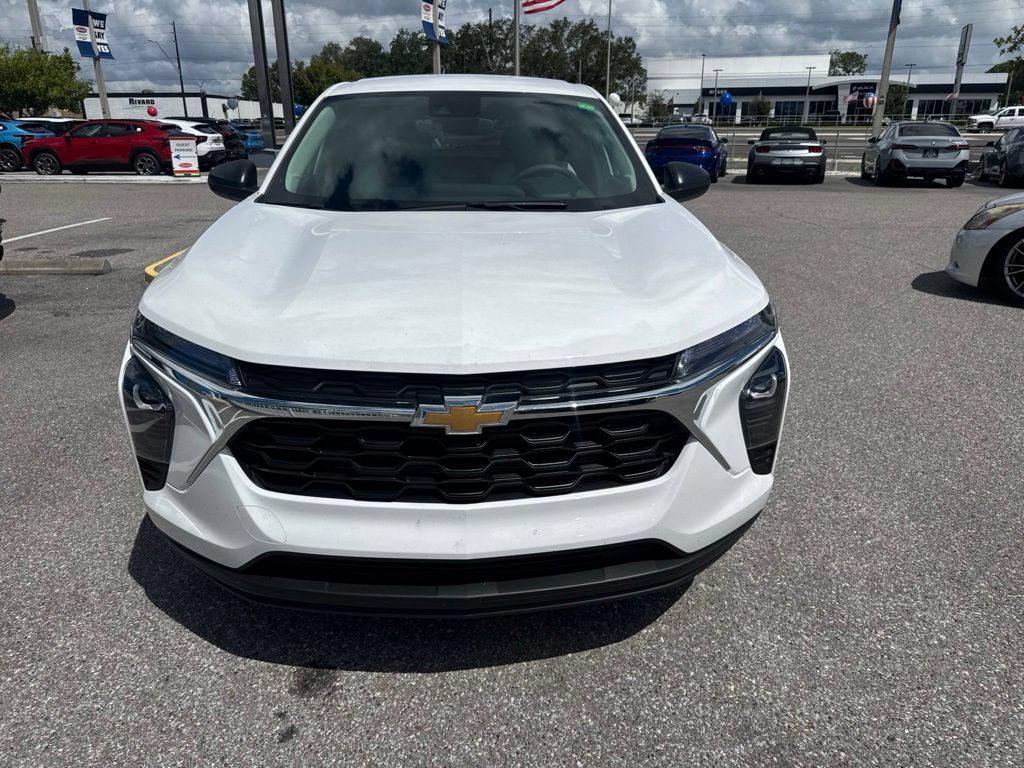 Used 2024 Chevrolet Trax LS FWD image 2