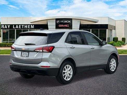 Used 2023 Chevrolet Equinox LS FWD image 5