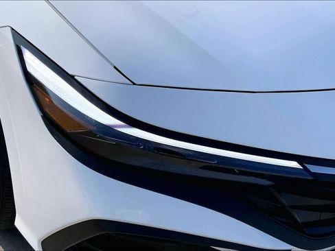 Certified 2025 Hyundai Elantra SEL image 27