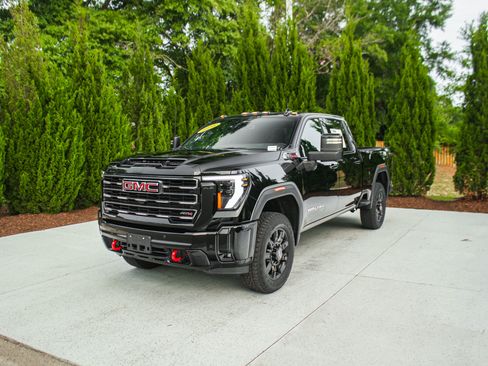 Used 2026 GMC Sierra 2500 AT4 AWD/4WD image 5