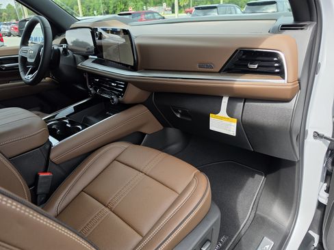 New 2026 Chevrolet Suburban High Country RWD image 18
