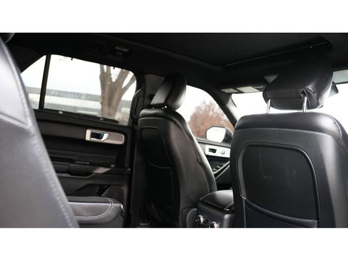 Used 2020 Ford Explorer Limited w/ Class III Trailer Tow Package image 18
