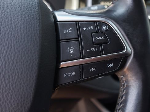 Used 2020 Toyota Highlander XLE image 25