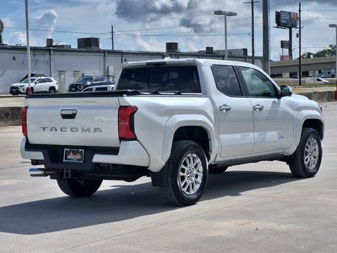 Used 2025 Toyota Tacoma Limited AWD/4WD image 6