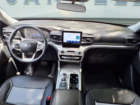 Used 2023 Ford Explorer XLT w/ Equipment Group 202A image 12