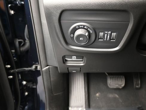 Used 2024 Jeep Grand Cherokee Overland w/ Luxury Tech Group IV image 38