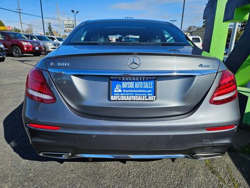 Used 2017 Mercedes-Benz E 300 4MATIC w/ Premium 1 Package image 4