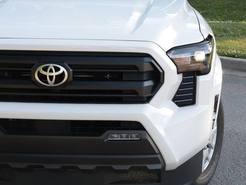 Used 2024 Toyota Tacoma SR5 RWD image 19