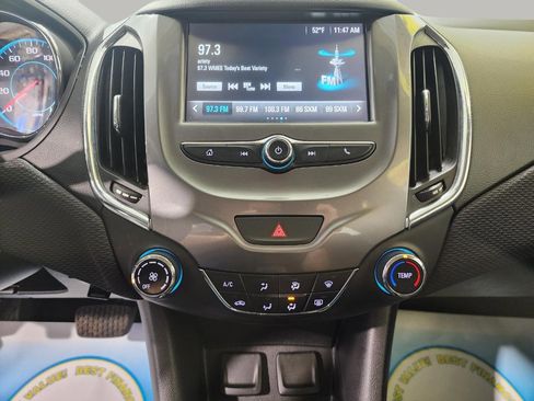 Used 2017 Chevrolet Cruze LT image 14