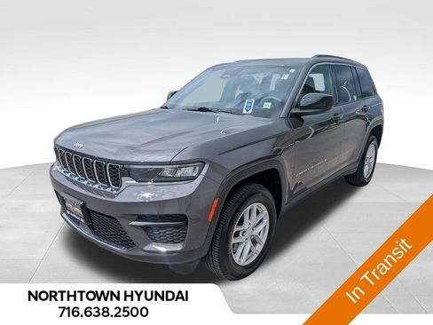 Used 2025 Jeep Grand Cherokee Laredo X w/ Luxury Tech Group I AWD/4WD image 1