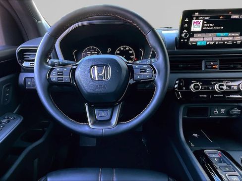 Used 2023 Honda Pilot TrailSport image 9