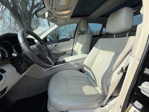 Used 2014 Mercedes-Benz E 550 4MATIC Sedan image 24