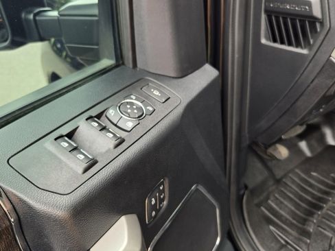 Used 2021 Ford F250 Lariat w/ Lariat Ultimate Package image 32