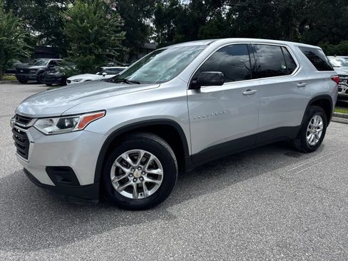 Used 2020 Chevrolet Traverse LS FWD image 3