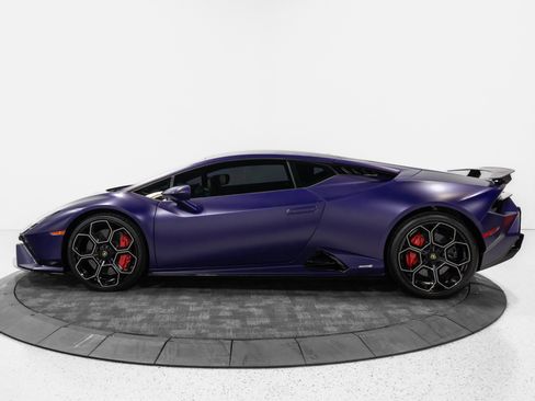 Used 2024 Lamborghini Huracan Tecnica RWD image 4