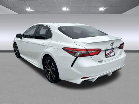 Used 2018 Toyota Camry SE w/ Moonroof Package FWD image 5