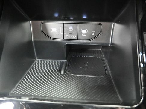 Certified 2025 Kia Sorento SX image 22