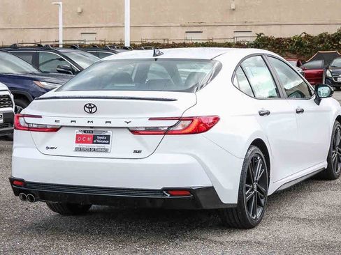 New 2026 Toyota Camry Hybrid FWD image 6