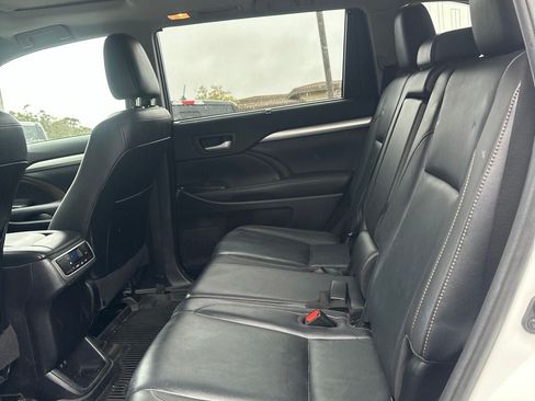 Used 2019 Toyota Highlander XLE AWD/4WD image 13
