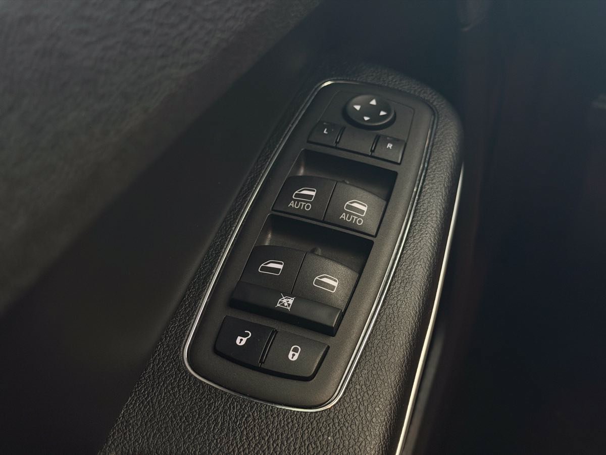 Used 2023 Chrysler 300 Touring L w/ Safetytec Plus Group RWD image 27