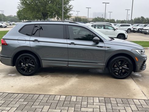 Certified 2023 Volkswagen Tiguan SE R-Line FWD image 11