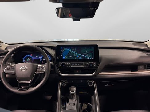 Used 2025 Toyota Grand Highlander AWD image 33