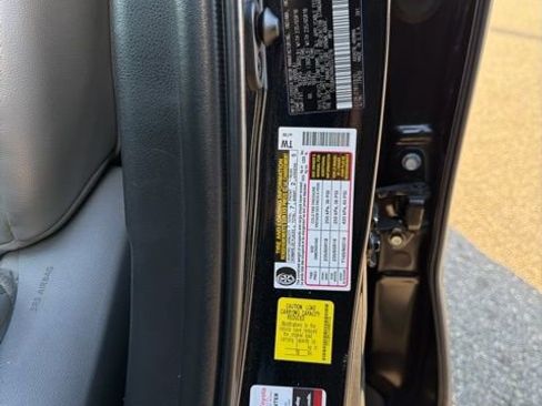 Used 2022 Toyota Highlander XLE image 28