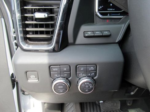 Certified 2024 GMC Sierra 2500 Denali w/ Denali Reserve Package AWD/4WD image 16