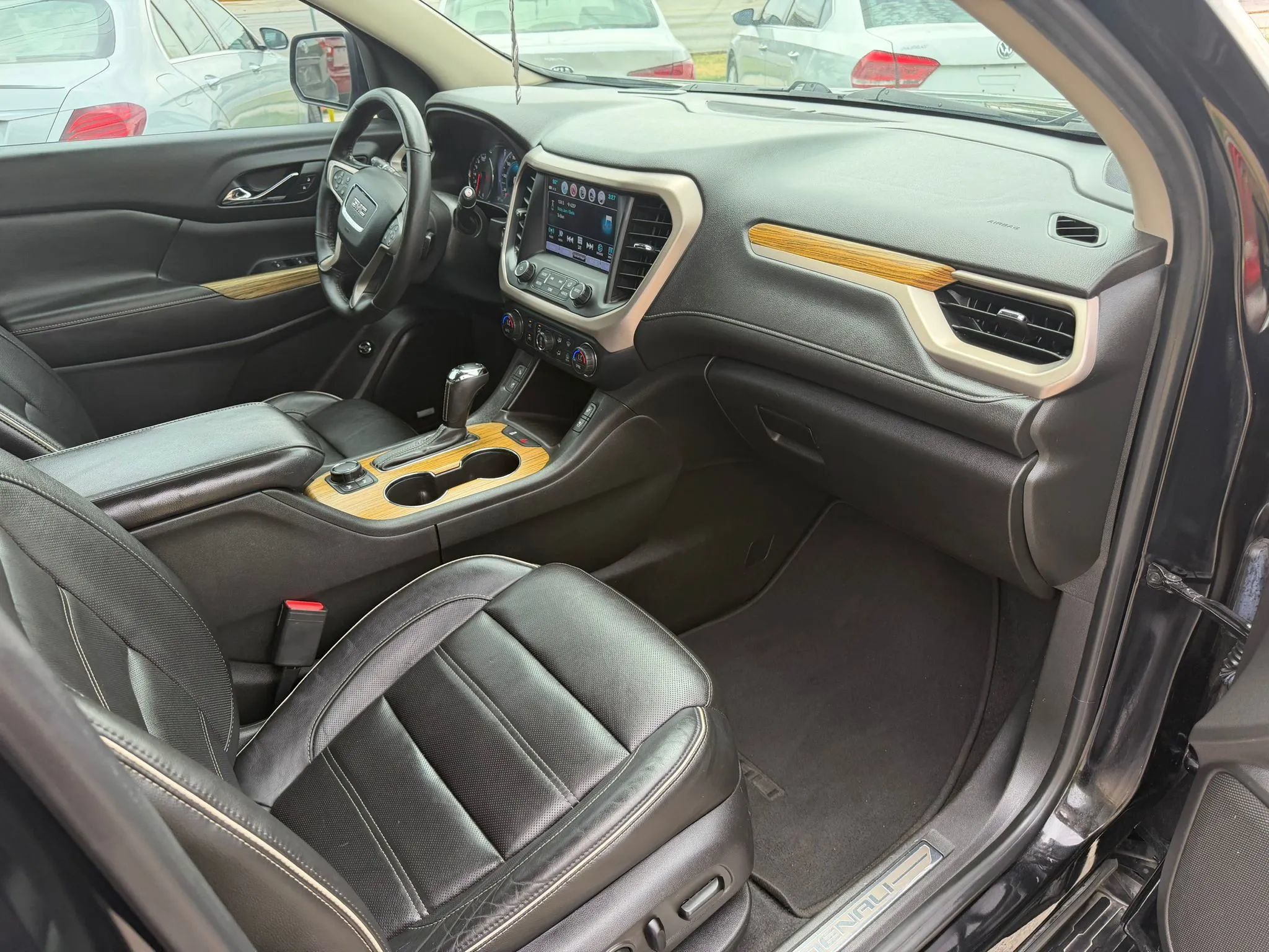 Used 2017 GMC Acadia Denali w/ Technology Package AWD/4WD image 16