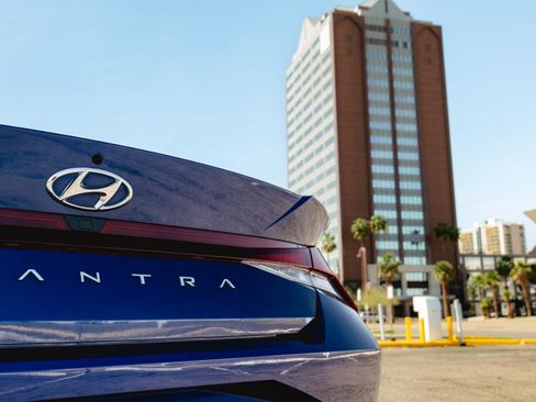 Used 2021 Hyundai Elantra SEL w/ Convenience Package image 5