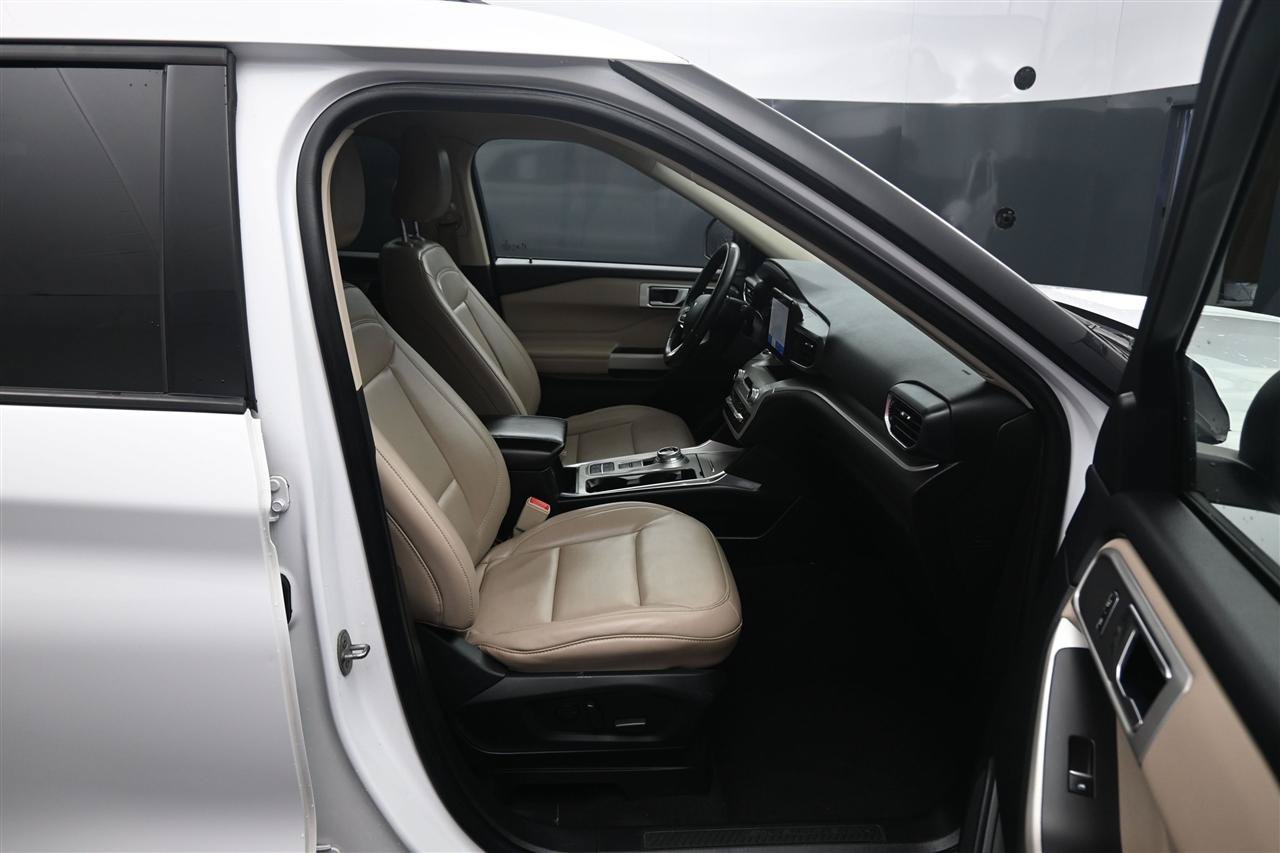 Used 2021 Ford Explorer XLT w/ Equipment Group 202A RWD image 9