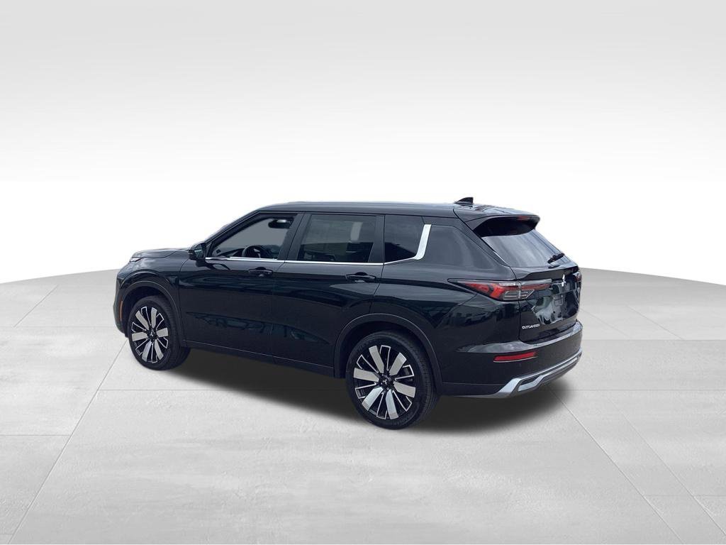 Used 2025 Mitsubishi Outlander AWD image 4