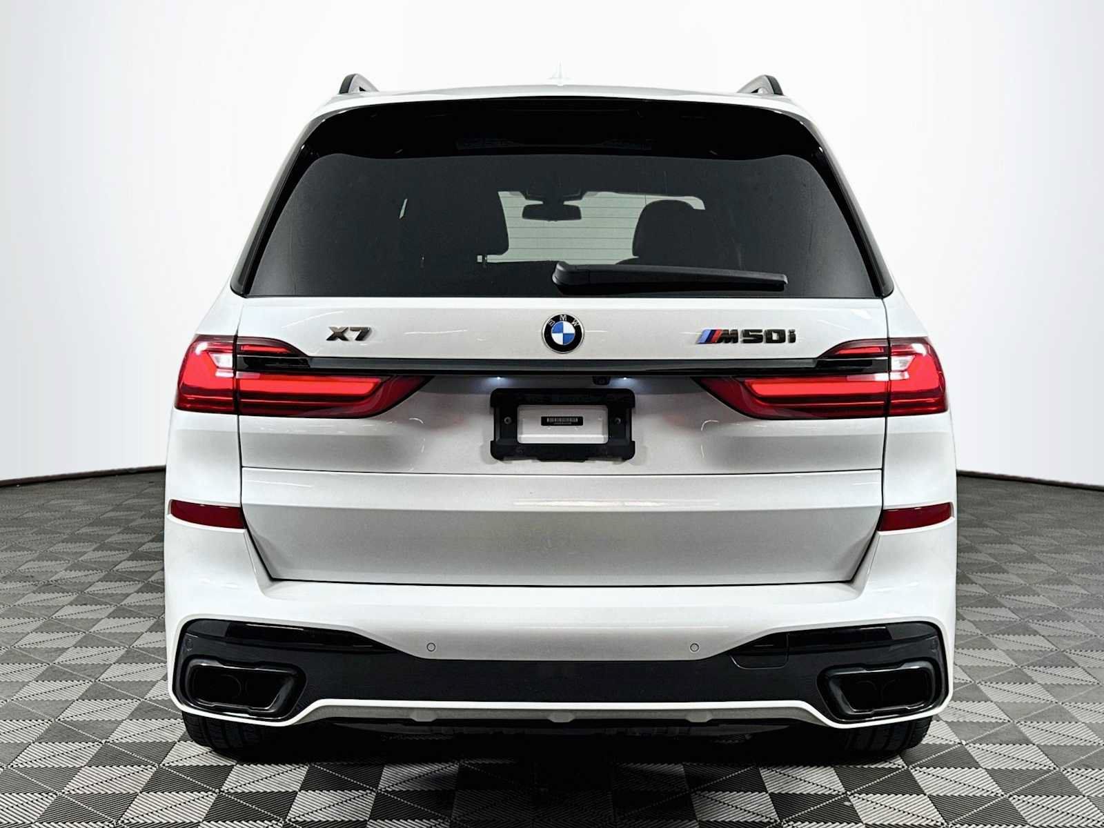 Used 2020 BMW X7 M50i AWD/4WD image 6