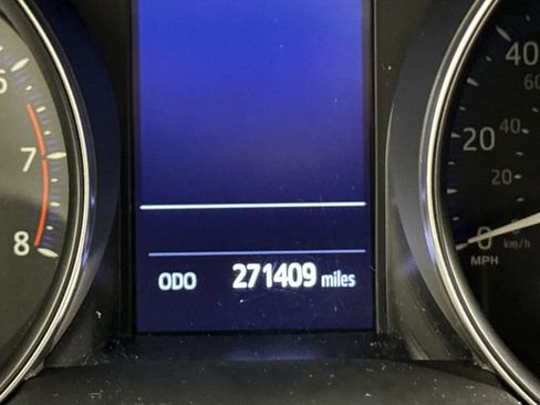 Used 2019 Toyota C-HR XLE FWD image 27