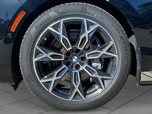 New 2025 BMW i7 xDrive60 w/ Premium Package image 9