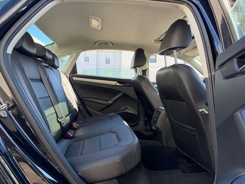 Used 2022 Volkswagen Passat 2.0T SE image 11