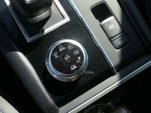 Used 2024 Mitsubishi Outlander SE image 22