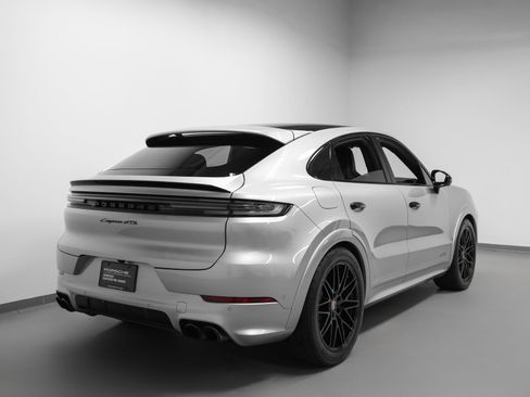 Certified 2025 Porsche Cayenne GTS AWD/4WD image 12