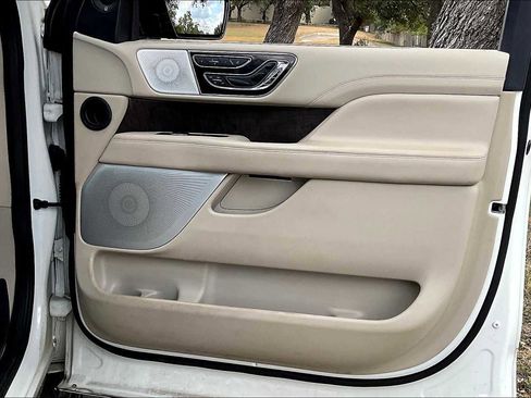 Used 2021 Lincoln Navigator Reserve w/ Luxury Package image 21