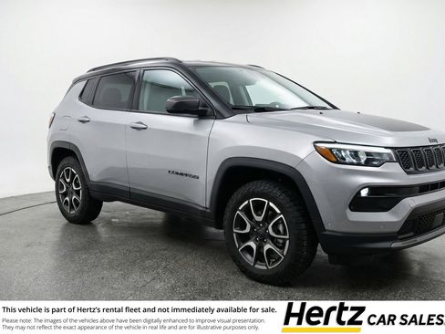 Used 2025 Jeep Compass Trailhawk AWD/4WD image 1
