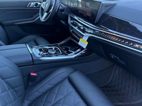 New 2026 BMW X7 xDrive40i w/ M Sport Package AWD/4WD image 17