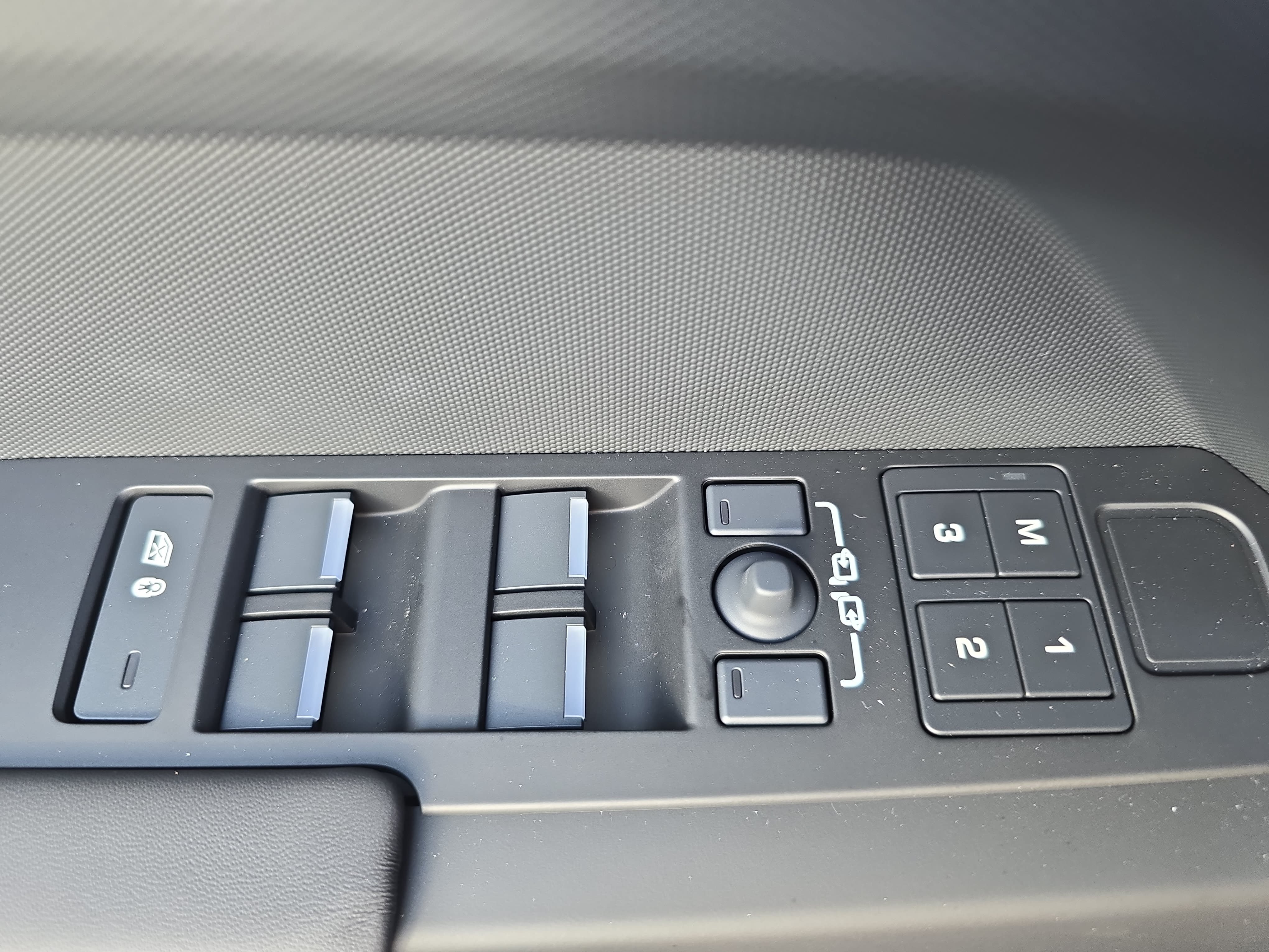 New 2026 Land Rover Defender 110 X-Dynamic SE AWD/4WD image 27