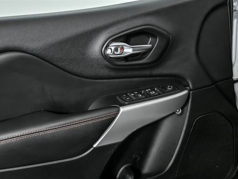 Used 2017 Jeep Cherokee Trailhawk w/ Cold Weather Group image 15