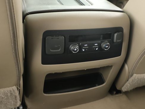 Used 2019 Chevrolet Tahoe LT w/ LT Signature Package image 24