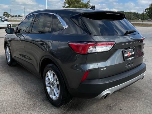 Used 2020 Ford Escape SE image 6