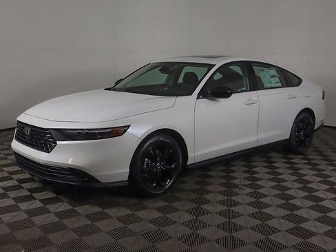 Certified 2025 Honda Accord SE image 8